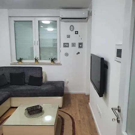 Darija Apartman U Centru Sa Parkingom