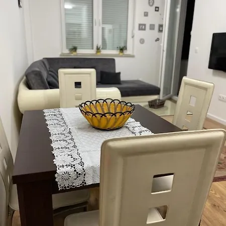 Darija Apartman U Centru Sa Parkingom *